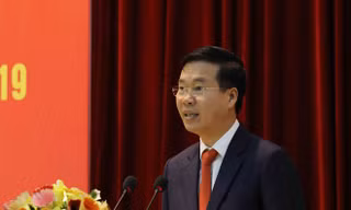 Ủy viên Bộ Chính trị, Trưởng ban Tuyên giáo Trung ươn Võ Văn Thưởng phát biểu tại hội nghị. Ảnh TTXVN