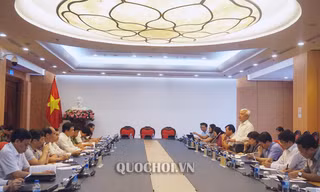 Toàn cảnh buổi làm việc chiều 23/4. Ảnh QH
