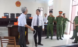 Đại biểu Quốc Hội: Với tội xâm hại, dâm ô trẻ em và với những gì mà bị cáo Nguyễn Khắc Thủy đã biểu hiện thời gian qua khiến ai chứng kiến cũng phẫn nộ, giận dữ thì việc áp dụng tình tiết giảm nhẹ này chẳng khác nào là sự thách thức pháp luật 