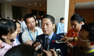 Bộ trưởng Công thương trao đổi với phóng viên. Ảnh: Như Ý