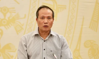 Lãnh đạo Bộ Công Thương trả lời tại buổi họp báo. Ảnh Mạnh Thắng