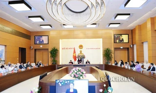 Đoàn kiểm tra của Bộ Chính trị và đoàn công tác làm việc với Đảng đoàn Quốc hội về kết quả kiểm tra việc thực kiện Nghị quyết Trung ương 4 Khóa XII, gắn với Chỉ thị số 5 của Bộ Chính trị.