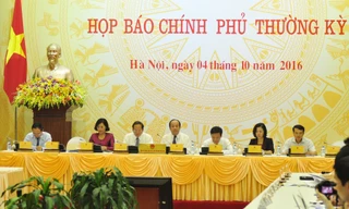 Các thành viên Chính phủ tại buổi họp báo