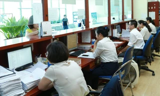 Bộ trưởng Nội vụ: Cán bộ làm hơn 8 giờ, trưa không nghỉ, tối về muộn