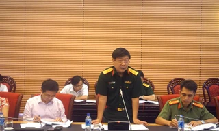 Đại diện Bộ Quốc phòng nêu ý kiến về Luật Bảo vệ bí mật nhà nước. Ảnh QH