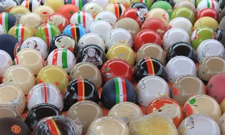 Khó xử lý mũ bảo hiểm rởm vì 'lách được luật'