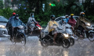 Miền Bắc có mưa dông, miền Trung nắng nóng