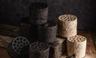 Đầu mùa nóng, sản phẩm làm mát đã giảm giá sâu, bánh mỳ than tổ ong hút khách