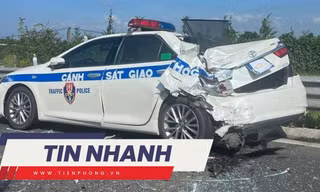 TIN NHANH: Cục CSGT nói về xe tuần tra bị xe cứu thương đâm ở cao tốc; Khi nào 'nói đùa' trên máy bay bị xử lý hình sự?