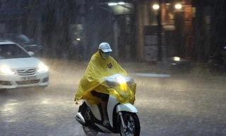 Miền Bắc tăng nhiệt trước đợt không khí lạnh mới, miền Trung đón mưa cực đoan kéo dài