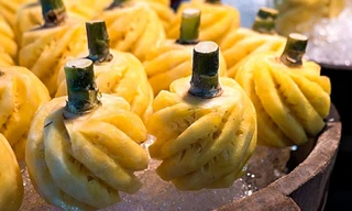 Thị trường ngày 24/10: Xuất hiện vàng SJC giả, dứa Thái mini chỉ từ 5.000 đồng