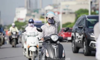 Miền Bắc nắng nóng trước khi mưa dông liên tiếp