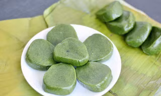 Thị trường 10/12: Bánh ngải hút khách Hà Thành, tôm sú to như tôm hùm giá siêu rẻ