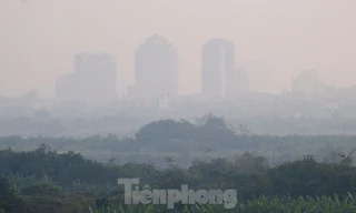 Sương mù bao phủ, miền Bắc ô nhiễm cả ngày trước khi rét đậm