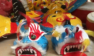 Thị trường ngày 1/10: Giá vàng tăng, mặt nạ đầu lân mini cháy hàng dịp Tết trung thu