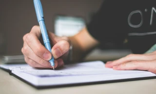 Không phải laptop hay điện thoại, giấy bút truyền thống mới là cách giúp ghi nhớ lâu nhất