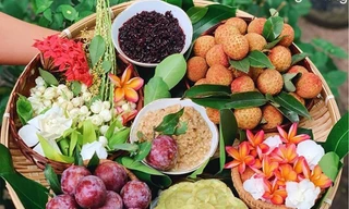 Cẩn trọng với chiêu lừa ‘giải cứu’ nông sản, mâm lễ hoa quả rượu nếp đắt hàng Tết Đoan Ngọ
