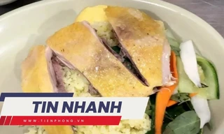 TIN NHANH: Sức khỏe 360 người nghi ngộ độc cơm gà; CĐV xuống sân đánh cầu thủ như phim hành động