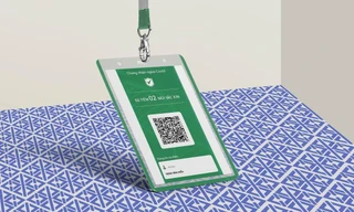 Nở rộ dịch vụ in thông tin tiêm chủng lên thẻ nhựa