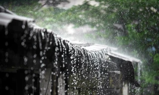 Miền Bắc đón đợt mưa lớn nhiều ngày, miền Trung oi bức