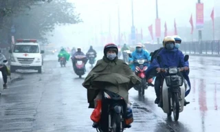 Thời tiết hôm nay: Miền Bắc đón mưa dông, Nam Bộ bớt nắng nóng