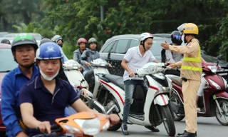 TIN NHANH 12H: Tài xế giỡn 'tử thần' ở Đại lộ Thăng Long; Lo hậu sự cho người mẫu bị sát hại dã man