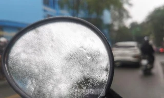 Bắc bộ chìm trong mưa phùn, sương mù; Nam bộ nắng nóng