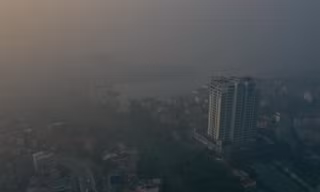 Miền Bắc tiếp tục chìm trong sương mù, ô nhiễm nghiêm trọng