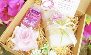 Thị trường 6/3: Quà tặng bình dân hút khách trước ngày 8/3