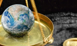 Bật mí cách nhà khoa học 'cân' Trái đất?