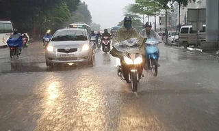 Miền Bắc đón nắng, miền Trung mưa lớn