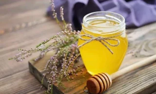 Mật ong bạc hà Hà Giang giá tiền triệu hút khách; hơn 900 triệu đồng một chiếc áo Noel