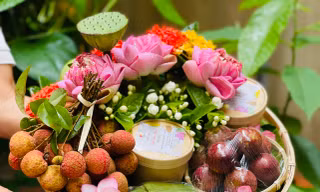 Mâm cúng Tết Đoan ngọ có gì mà giá đắt đỏ vẫn 'cháy' hàng?