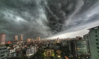 Miền Bắc mưa dông, miền Nam nắng gắt