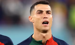 [SHORT VIDEO] Ronaldo nhận món quà đặc biệt ngày chia tay World Cup