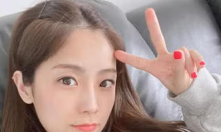 Soyul chụp ảnh cận mặt khoe làn da trắng tinh không tỳ vết khiến hội chị em ngưỡng mộ