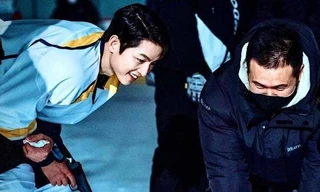 Với một chi tiết của Song Joong Ki trong Vincenzo, Lee Min Ho và Song Hye Kyo được réo gọi