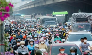 Sở GTVT đang đề xuất TP Hà Nội cho xén dải phân cách giữa đường Nguyễn Xiển để làm làn đường vòng qua 'lô cốt'. Ảnh: Đình Hiếu.