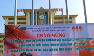 Trường đại học treo áp phích in cờ Trung Quốc, Bộ GD&ĐT yêu cầu gì?