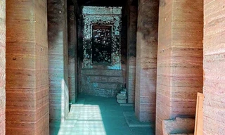 Nhà nguyện sáng rực vào ngày đông chí nhờ thiết kế hoàn hảo (Ảnh: Lives).