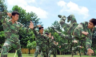 Lính đặc công 'luyện công' đánh hiểm