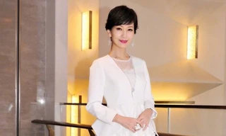 Á hậu U70 của Hong Kong khiến báo Hàn ‘sốc’ vì quá trẻ