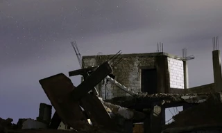 Căn cứ quân sự Syria bị tấn công tên lửa đêm 29/4. Ảnh: Reuters.