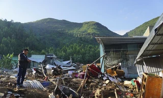 Đá tảng lao sập nhà, xóa sổ một góc xóm núi Nha Trang