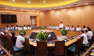 Chủ tịch UBND Thành phố Hà Nội Nguyễn Đức Chung tiếp công dân. (ảnh Hà Nội mới).