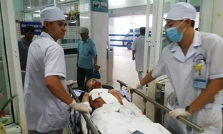 Anh Bình bị thương nặng do bình gas mini phát nổ. Ảnh: NĐT