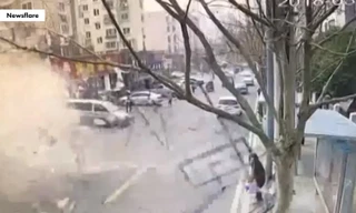 Khoảnh khắc nhà hàng nổ tung khiến 3 người nhập viện