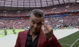 Robbie Williams hát tại khai mạc World Cup 2018.