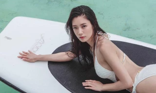 Clara mới đây đăng trên trang cá nhân loạt ảnh với áo tắm.