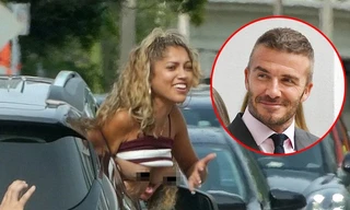 Fan nữ quá khích vén áo khoe ngực trần trước mặt Beckham